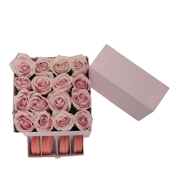 Pembe Kutuda Güller Makaronlar