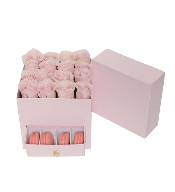 Pembe Kutuda Güller Makaronlar