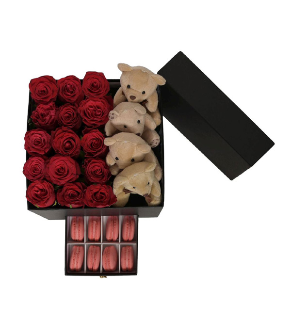 Butik Kırmızı Güller Makaronlar Ayıcıklar
