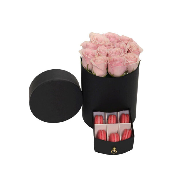 Siyah Kutuda Pembe Güller Makaronlar
