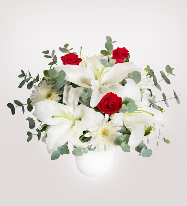 Vazoda Kırmızı Gül ile Lilyum ve Gerbera
