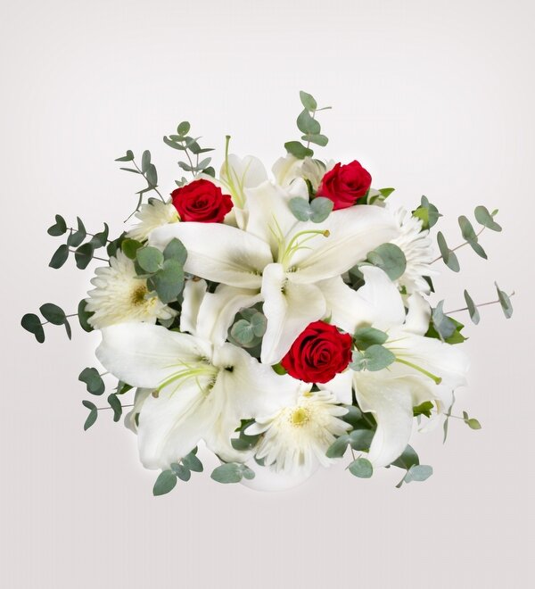 Vazoda Kırmızı Gül ile Lilyum ve Gerbera