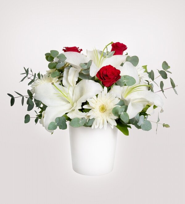 Vazoda Kırmızı Gül ile Lilyum ve Gerbera