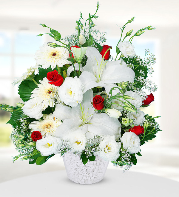 Beyaz Lilyum Gerbera ve Güller