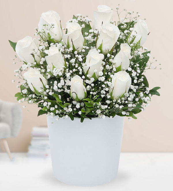 Seramik Vazoda Beyaz Güller