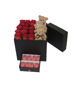 Butik K�rm�z� G�ller Makaronlar Ay�c�klar
