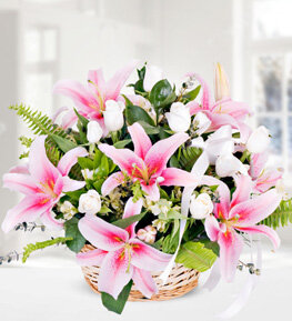 Sepette Pembe Lilyum Beyaz G�l