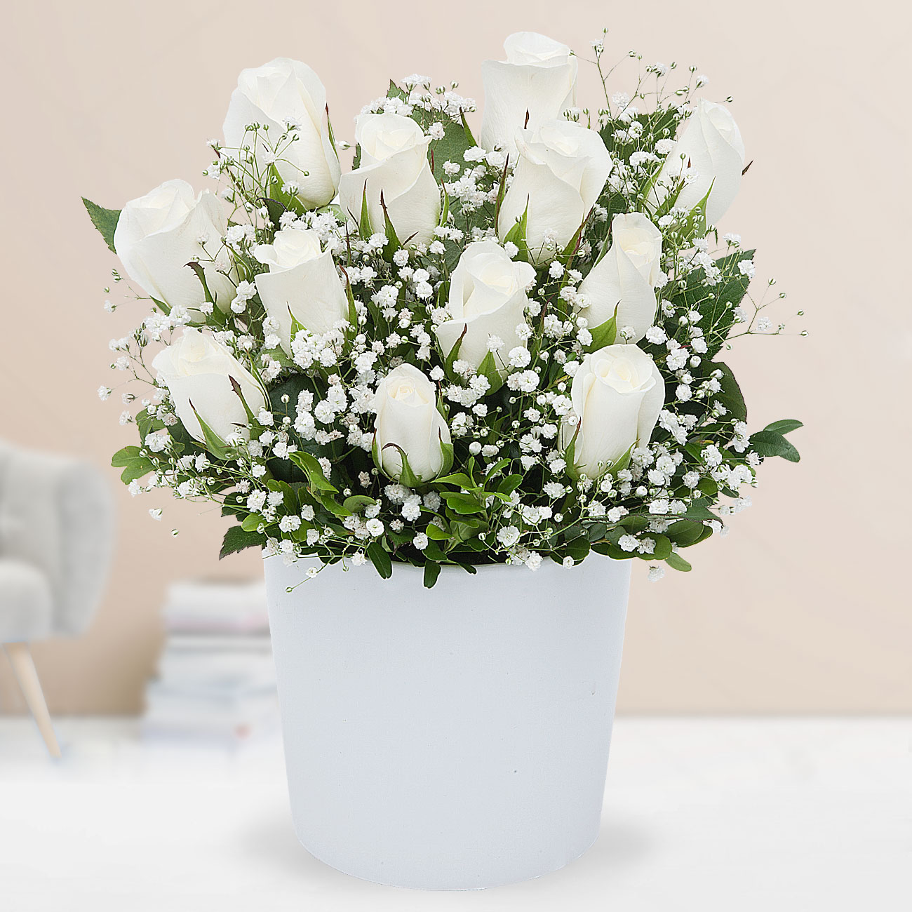 Seramik Vazoda Beyaz Güller
